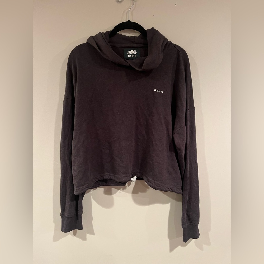 Roots sweater size small